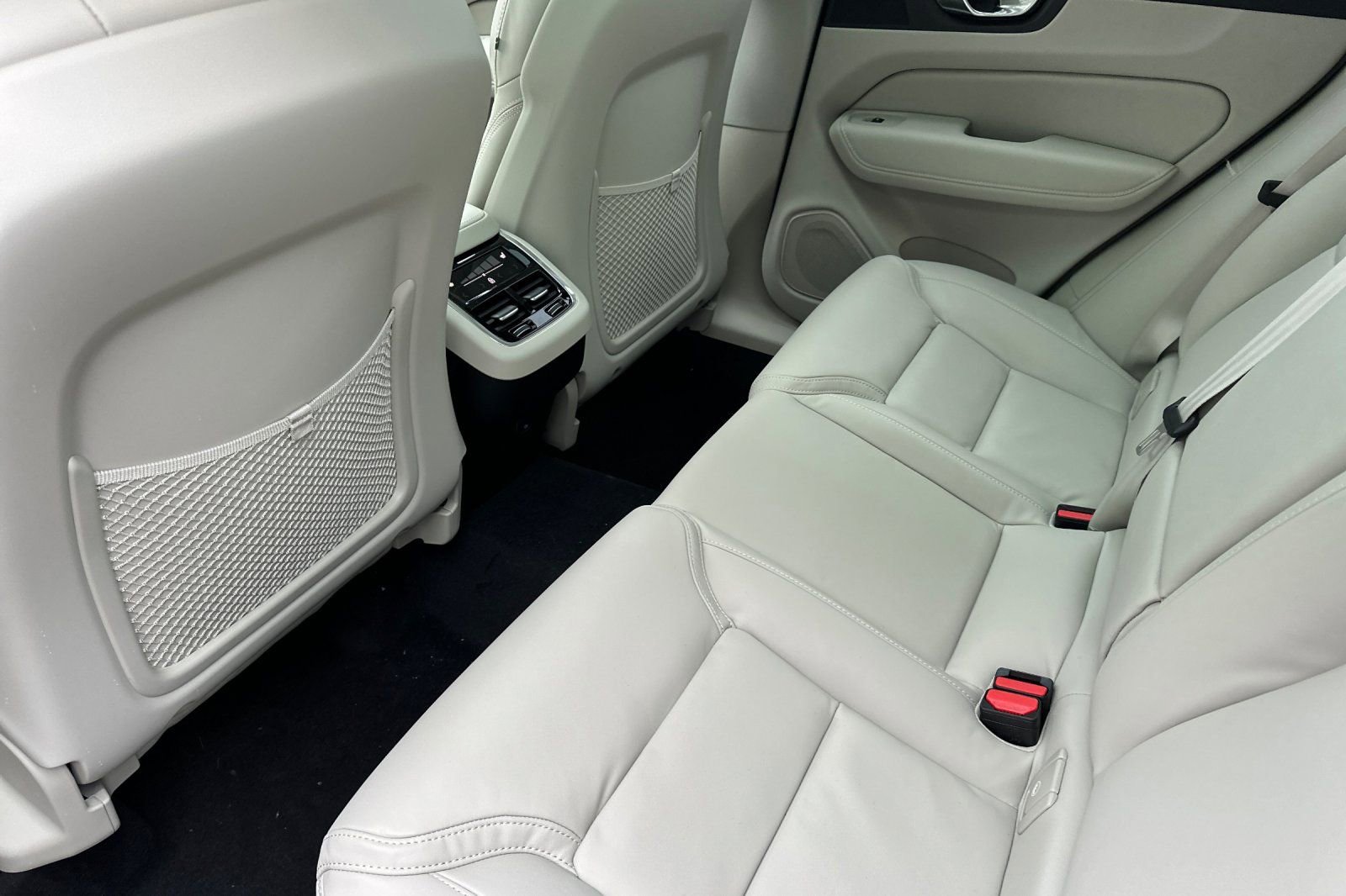 New 2026 Volvo XC60 B5 Ultra w/ Protection Package Premier image 4