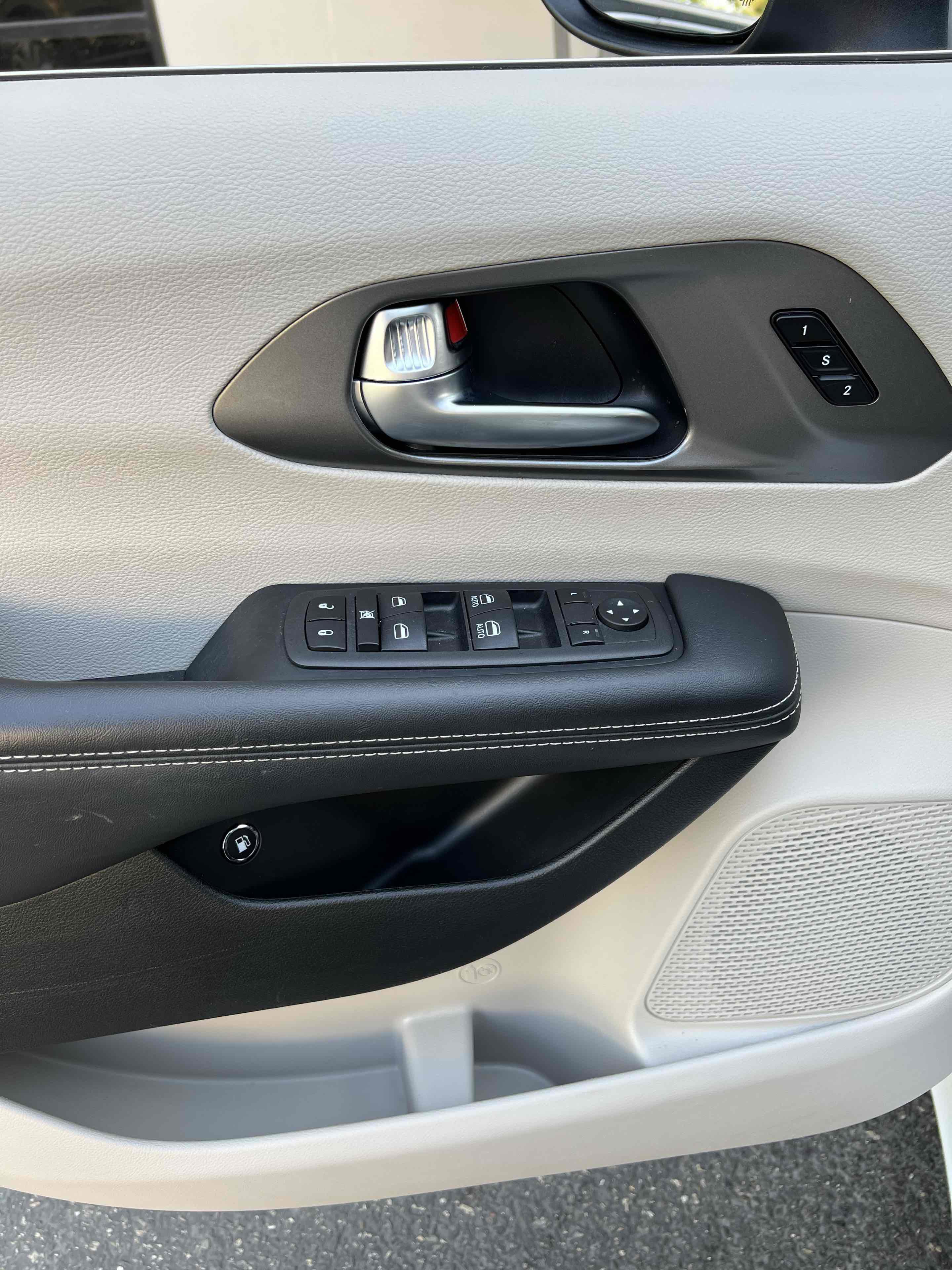 Used 2023 Chrysler Pacifica Touring-L FWD image 66