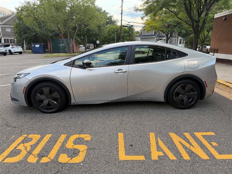 Used 2023 Toyota Prius LE FWD image 13