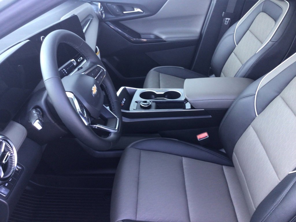 New 2026 Chevrolet Equinox LT w/ Convenience Package II image 7