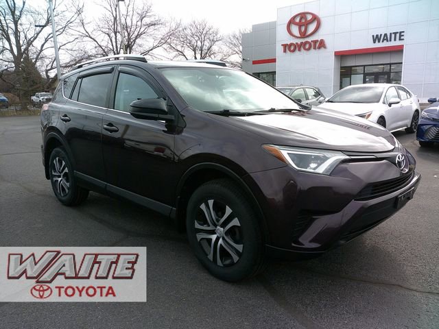 Used 2016 Toyota RAV4 LE image 1