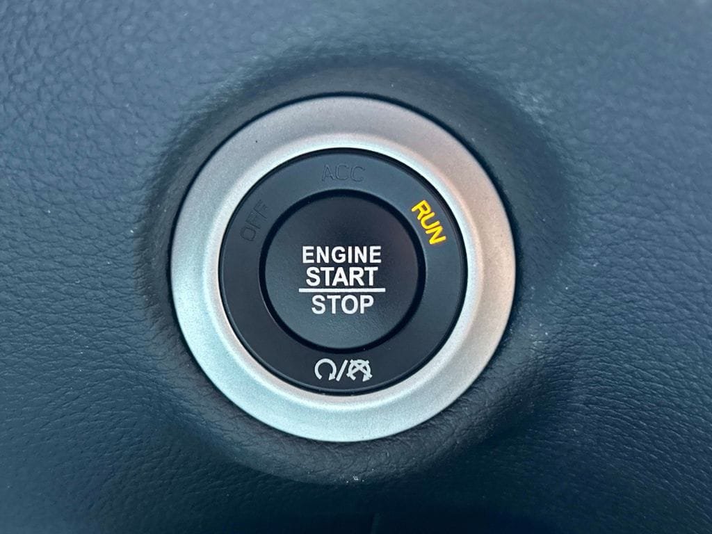 Used 2026 Chrysler Pacifica Select FWD image 27