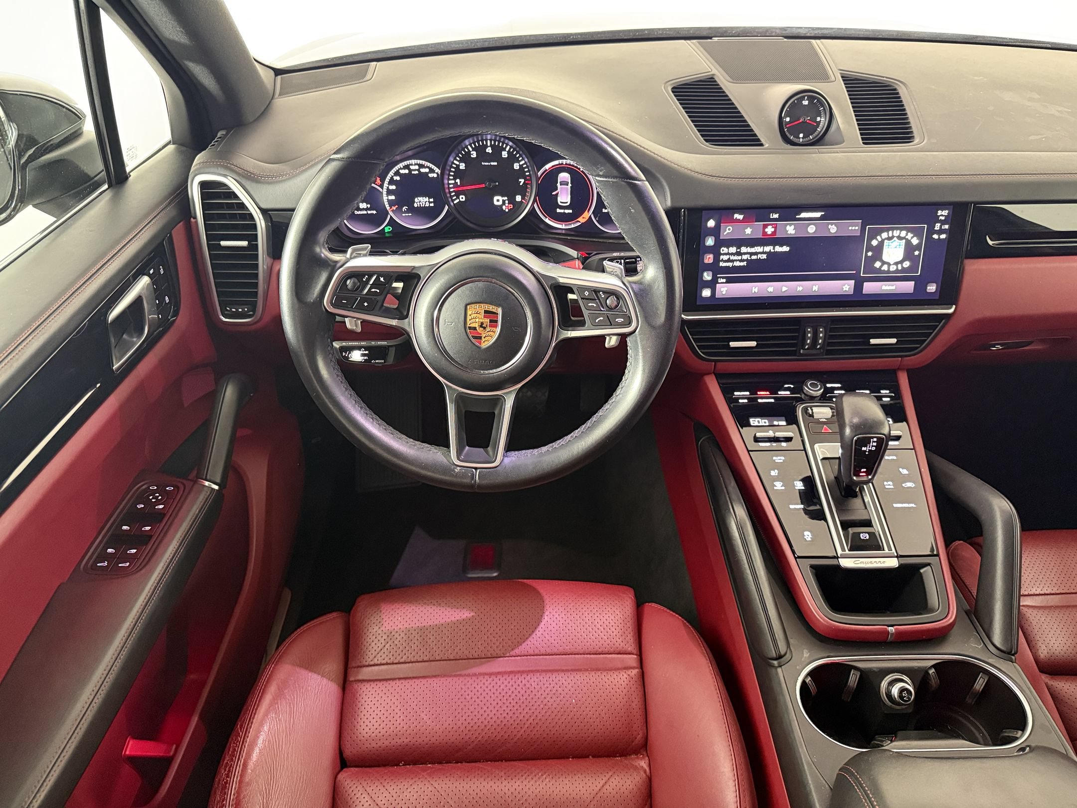 Used 2022 Porsche Cayenne AWD/4WD image 27