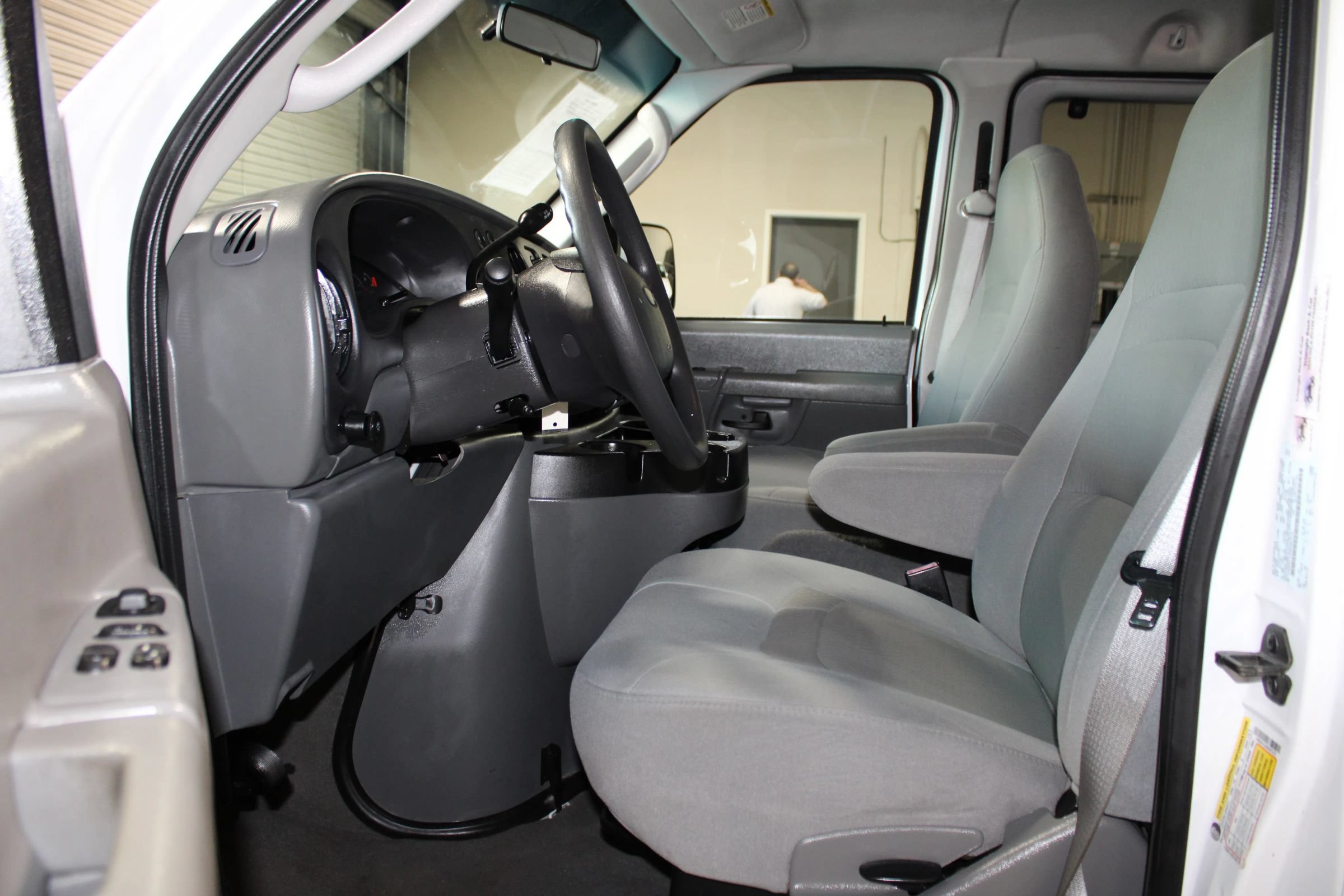 Used 2008 Ford E-350 and Econoline 350 XL RWD image 8