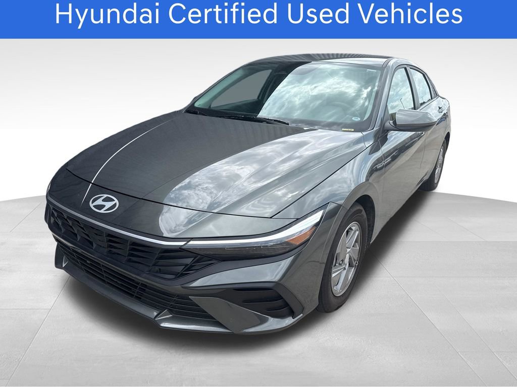 Used 2025 Hyundai Elantra SE image 1