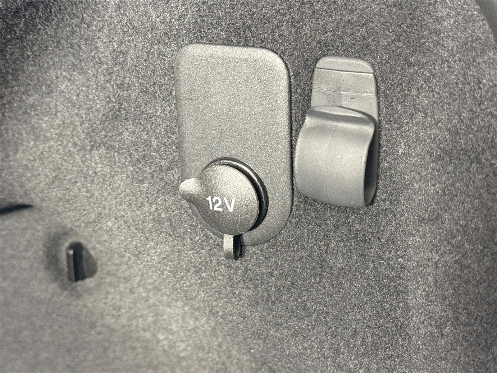 Used 2024 Jaguar XF R-Dynamic SE image 43