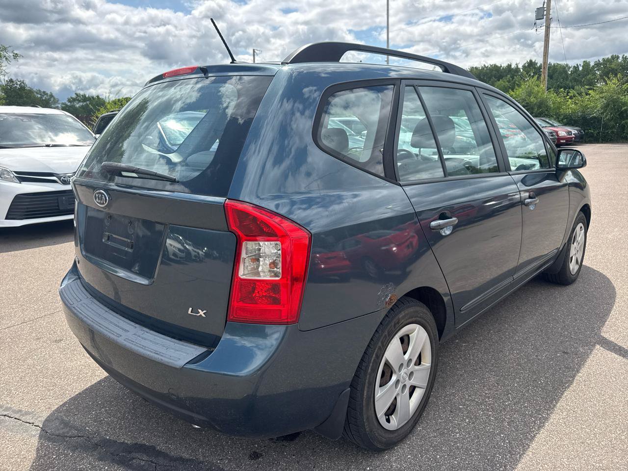 Used 2009 Kia Rondo LX FWD image 5