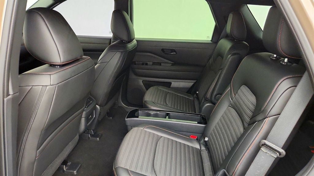 Used 2025 Nissan Pathfinder Rock Creek AWD/4WD image 19