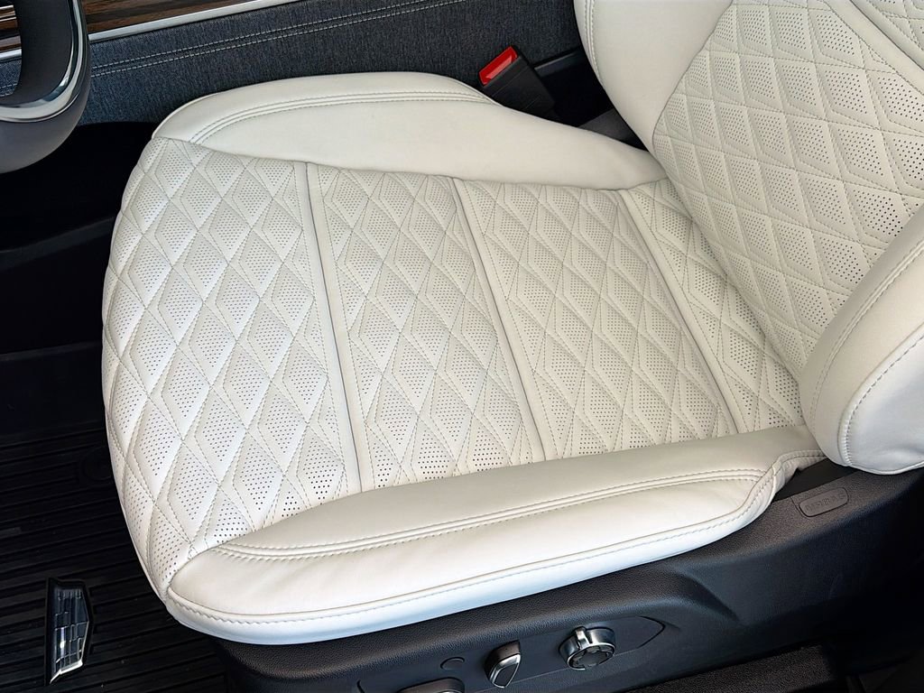 New 2026 Cadillac Escalade Platinum Sport w/ LPO, ONYX Package AWD/4WD image 20