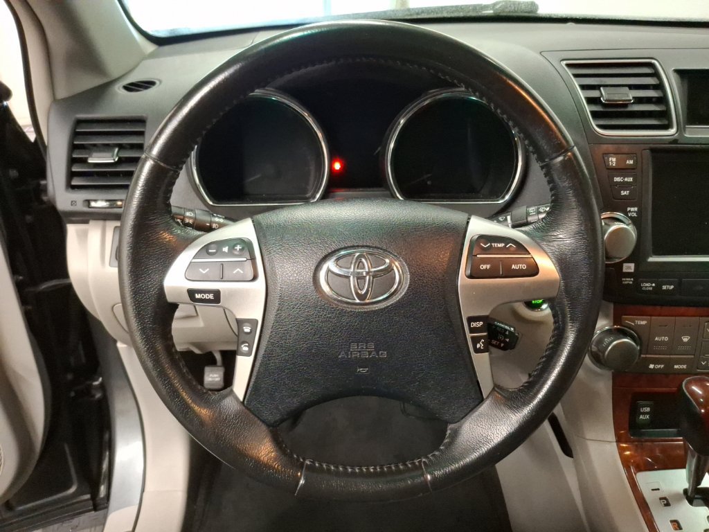 Used 2012 Toyota Highlander Limited w/ Tow Pkg AWD/4WD image 21
