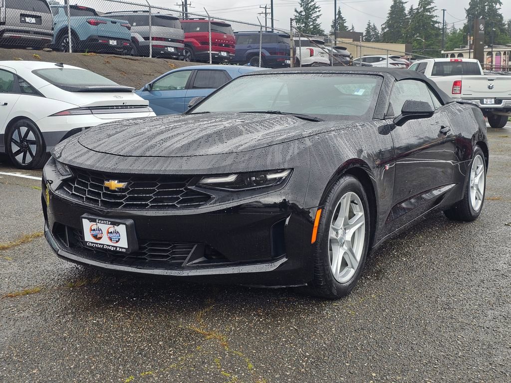 Used 2019 Chevrolet Camaro LT RWD image 4