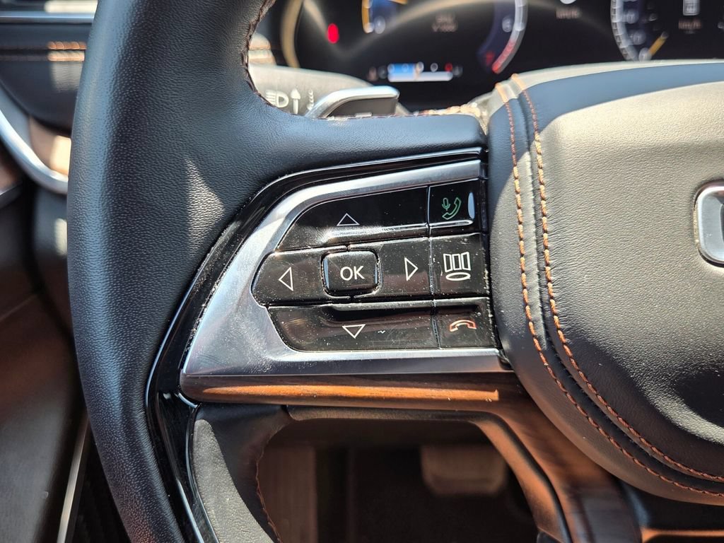 Used 2025 Jeep Grand Cherokee Summit AWD/4WD image 32