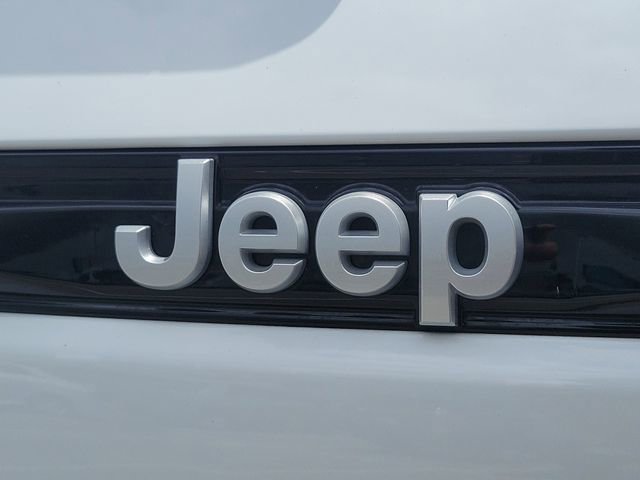 Used 2024 Jeep Grand Cherokee Summit AWD/4WD image 8
