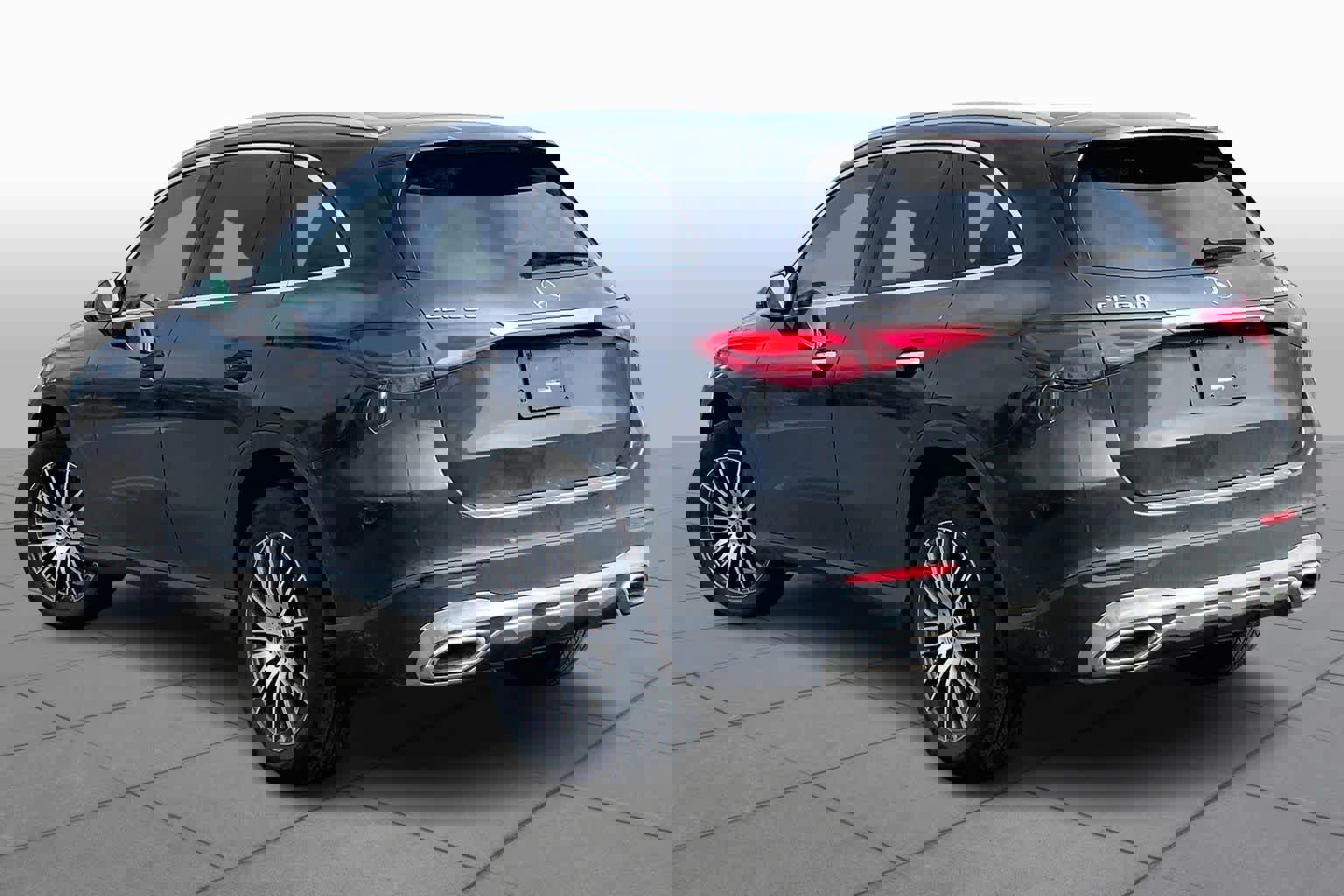 Used 2024 Mercedes-Benz GLC 300 4MATIC image 11