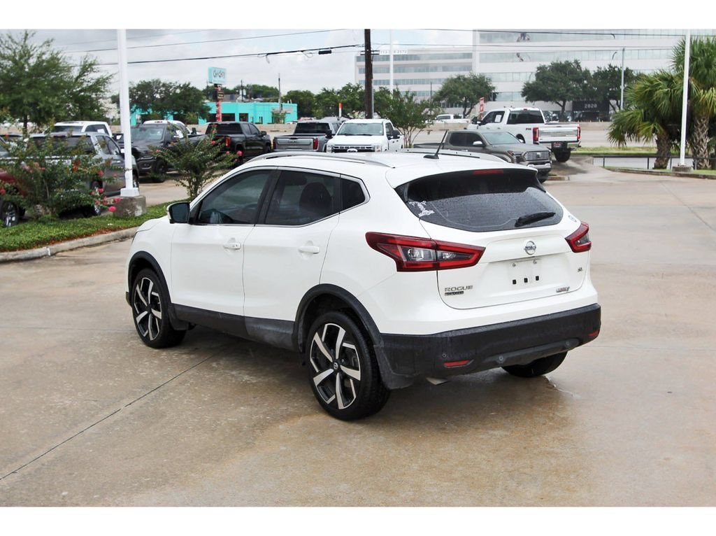 Used 2020 Nissan Rogue Sport SL w/ Premium Package FWD image 4