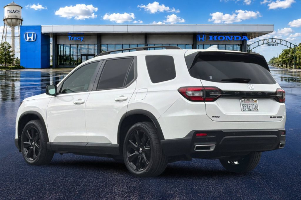 Certified 2025 Honda Pilot Black Edition image 10