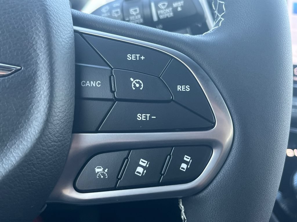New 2026 Chrysler Pacifica Select FWD image 10