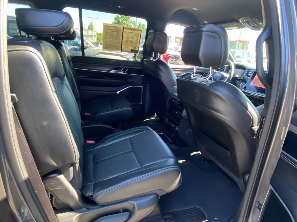 Used 2024 Jeep Wagoneer Series II AWD/4WD image 17