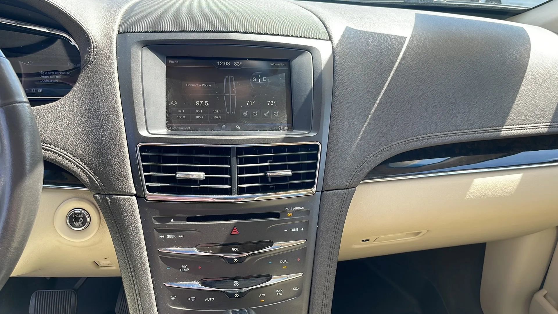 Used 2014 Lincoln MKT FWD image 15