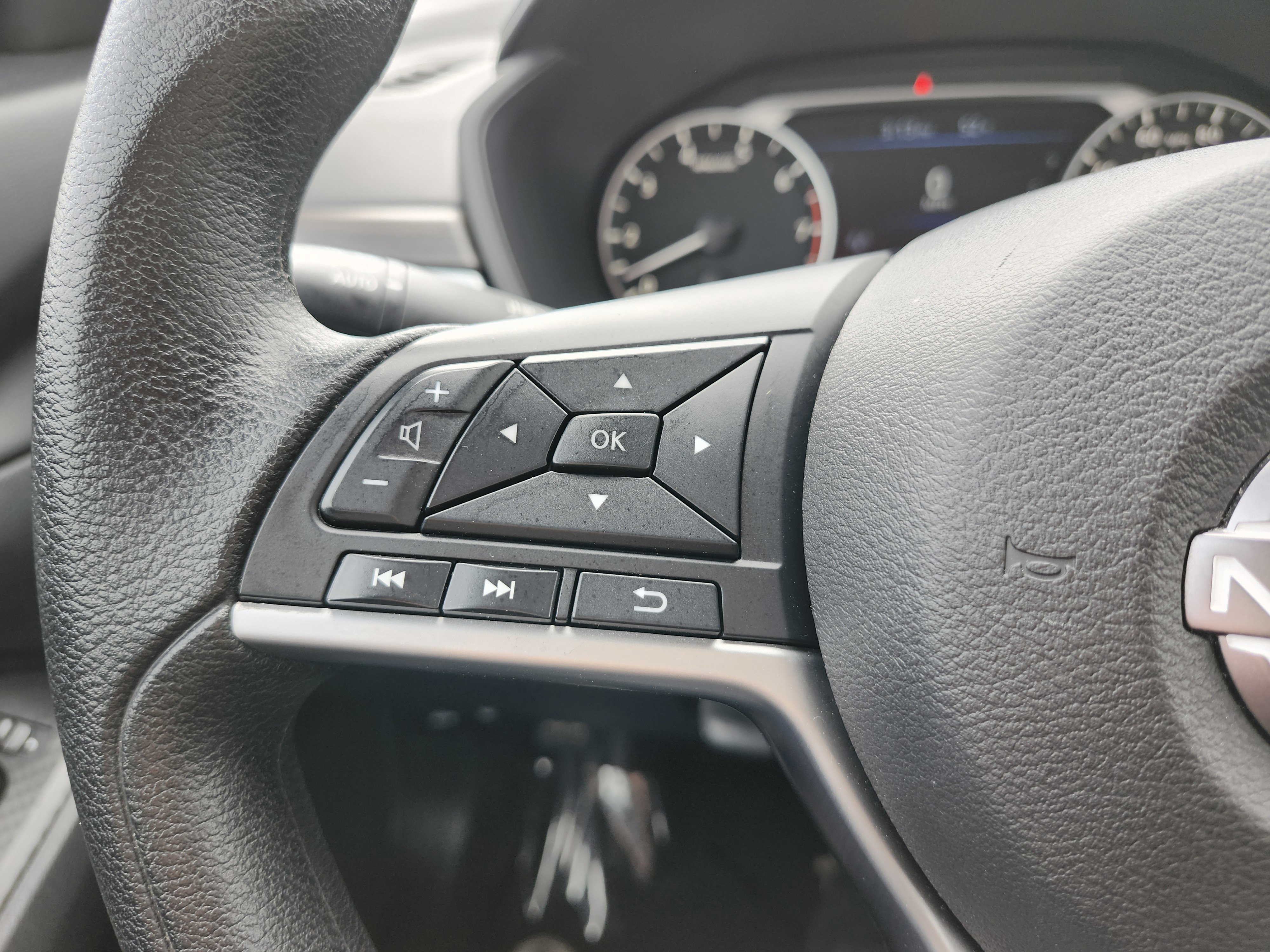 Used 2024 Nissan Altima 2.5 SV FWD image 33