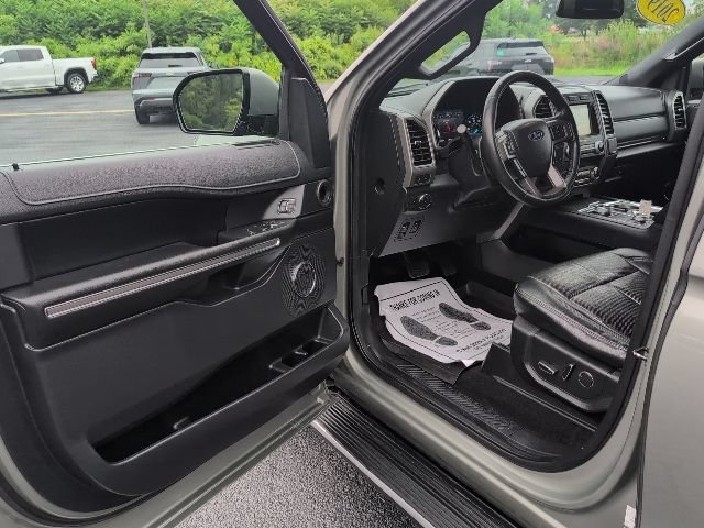 Used 2019 Ford Expedition XLT w/ Equipment Group 202A AWD/4WD image 11