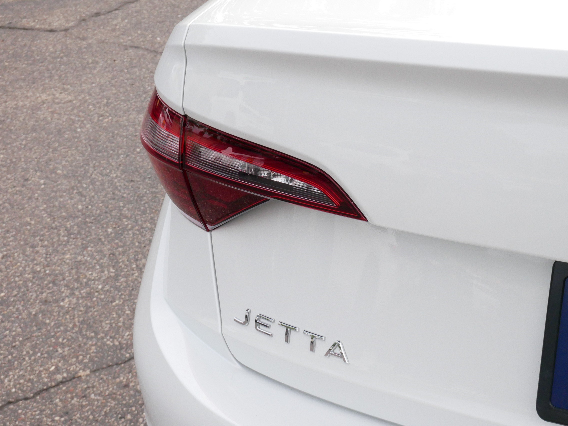 Certified 2023 Volkswagen Jetta SE w/ Panoramic Sunroof Package FWD image 17