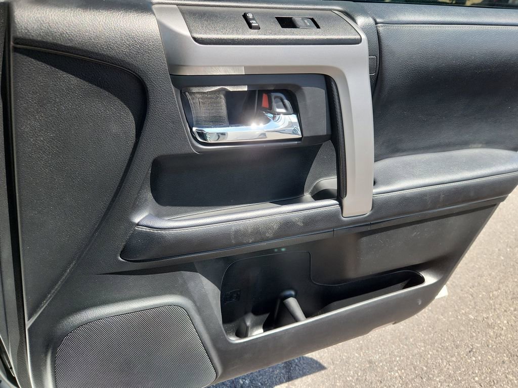 Used 2022 Toyota 4Runner SR5 AWD/4WD image 15