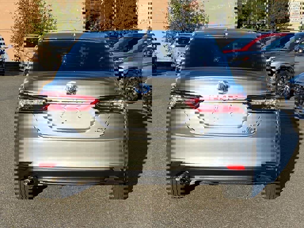 Used 2020 Toyota Camry XLE image 4