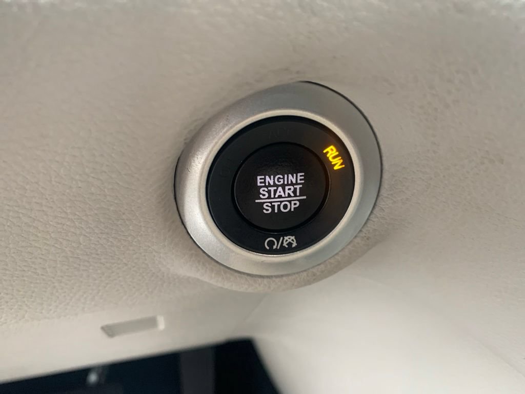 Used 2023 Chrysler Pacifica Touring-L FWD image 21
