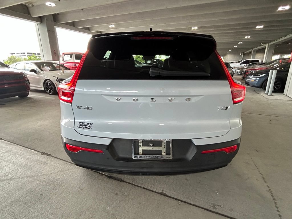 Used 2021 Volvo XC40 T5 R-Design w/ Advanced Package AWD/4WD image 4