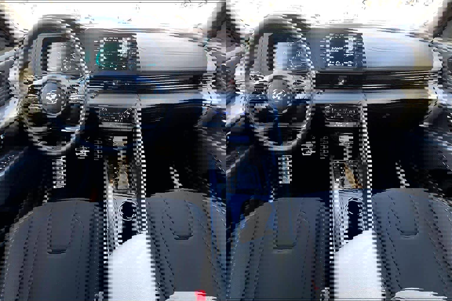 Certified 2025 Hyundai Elantra Sport image 28