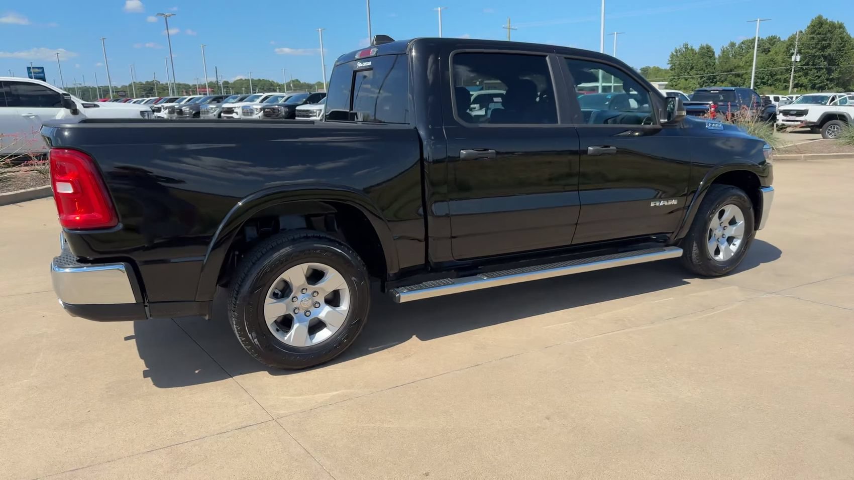 Used 2025 RAM 1500 Big Horn AWD/4WD image 8