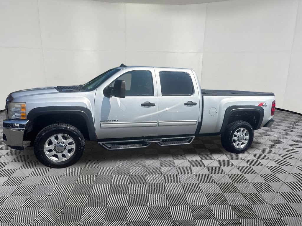 Used 2011 Chevrolet Silverado 2500 LT w/ Interior Plus Package AWD/4WD image 2