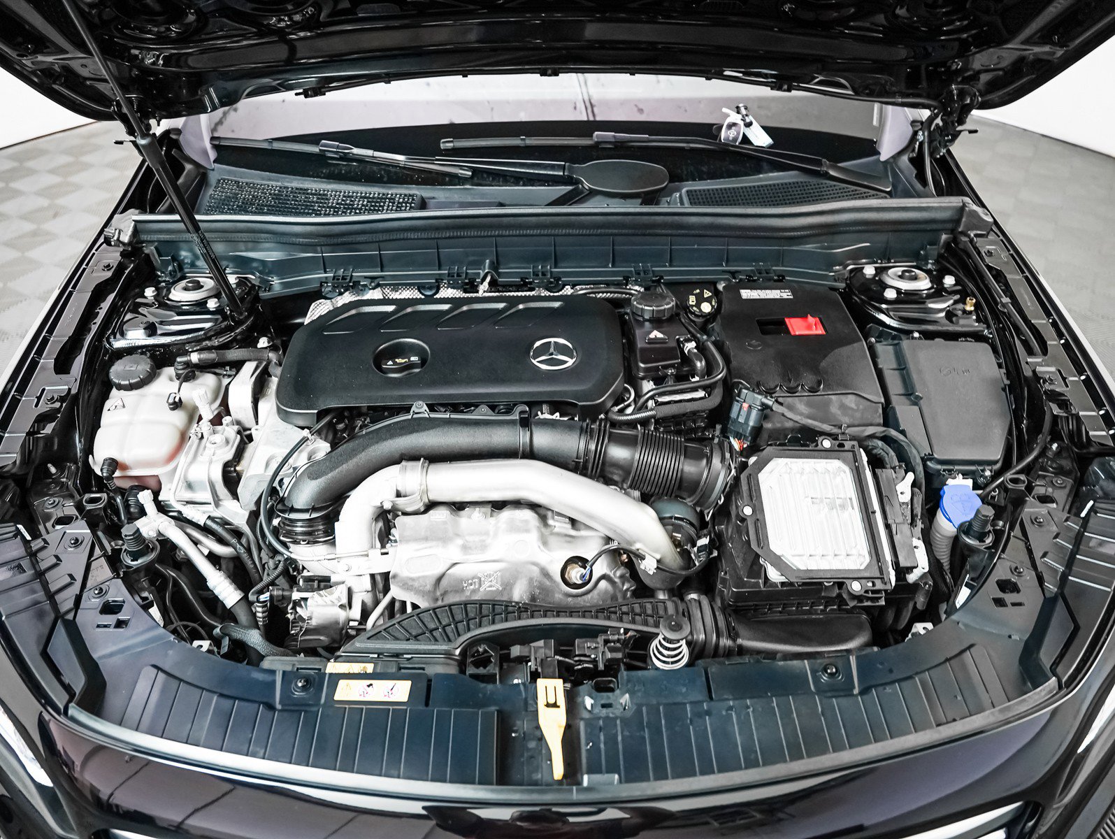 Certified 2024 Mercedes-Benz GLB 250 image 4