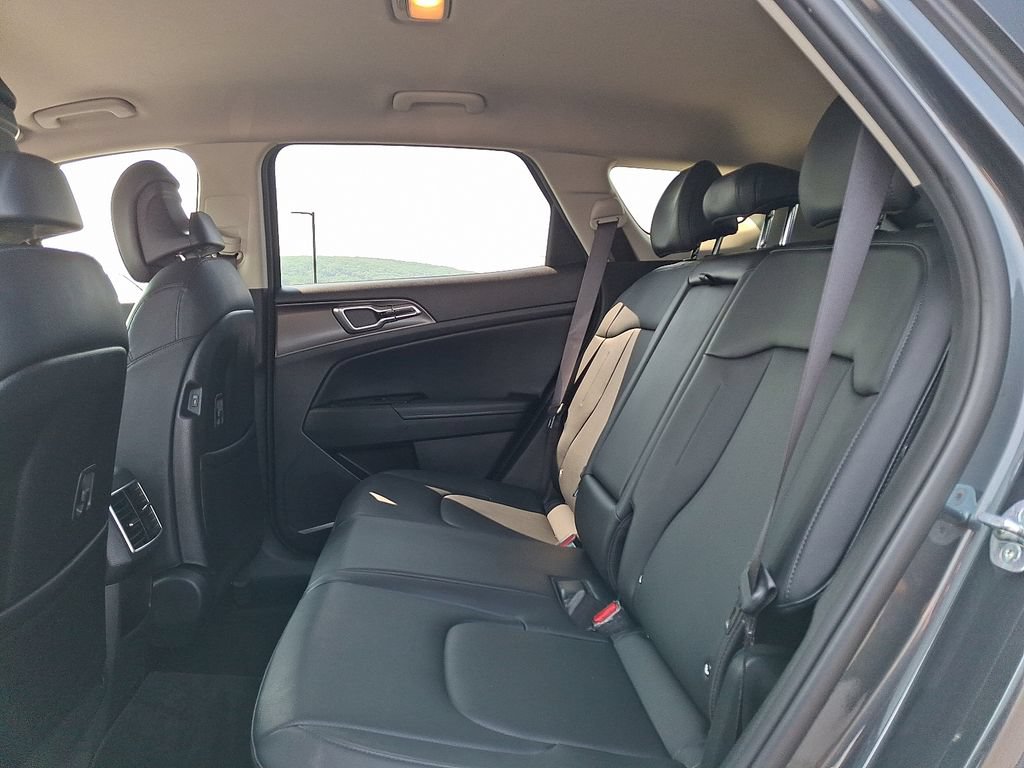 Certified 2023 Kia Sportage EX AWD/4WD image 11