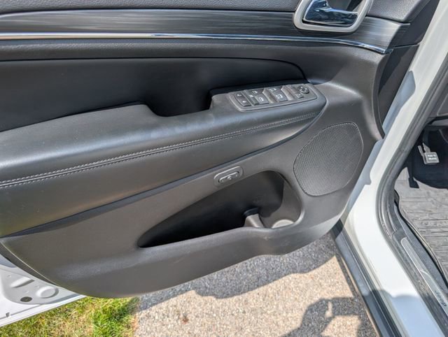Used 2020 Jeep Grand Cherokee Limited AWD/4WD image 12