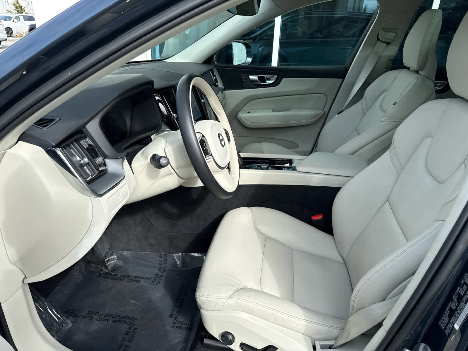 Used 2023 Volvo XC60 B5 Core w/ Climate Package image 7