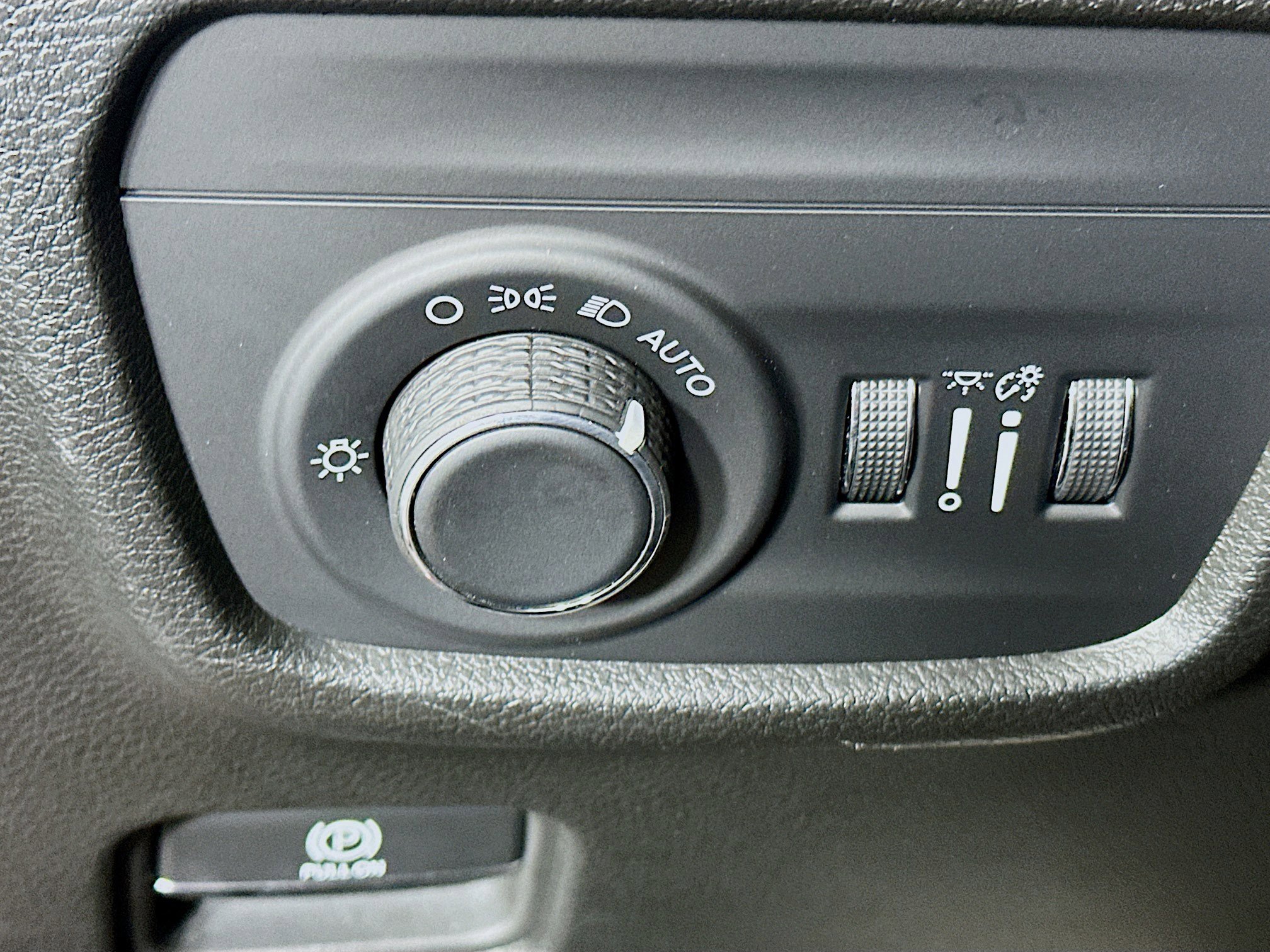 Used 2023 Jeep Grand Cherokee L Laredo AWD/4WD image 17