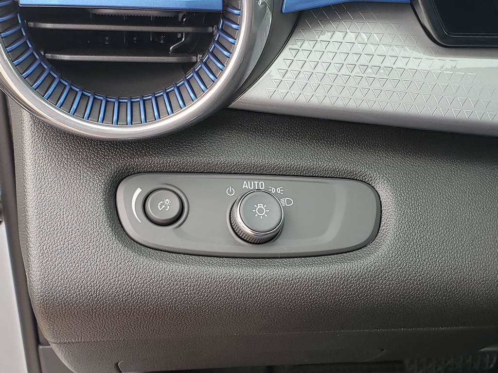 New 2026 Chevrolet Trax LT w/ Sunroof Package FWD image 27