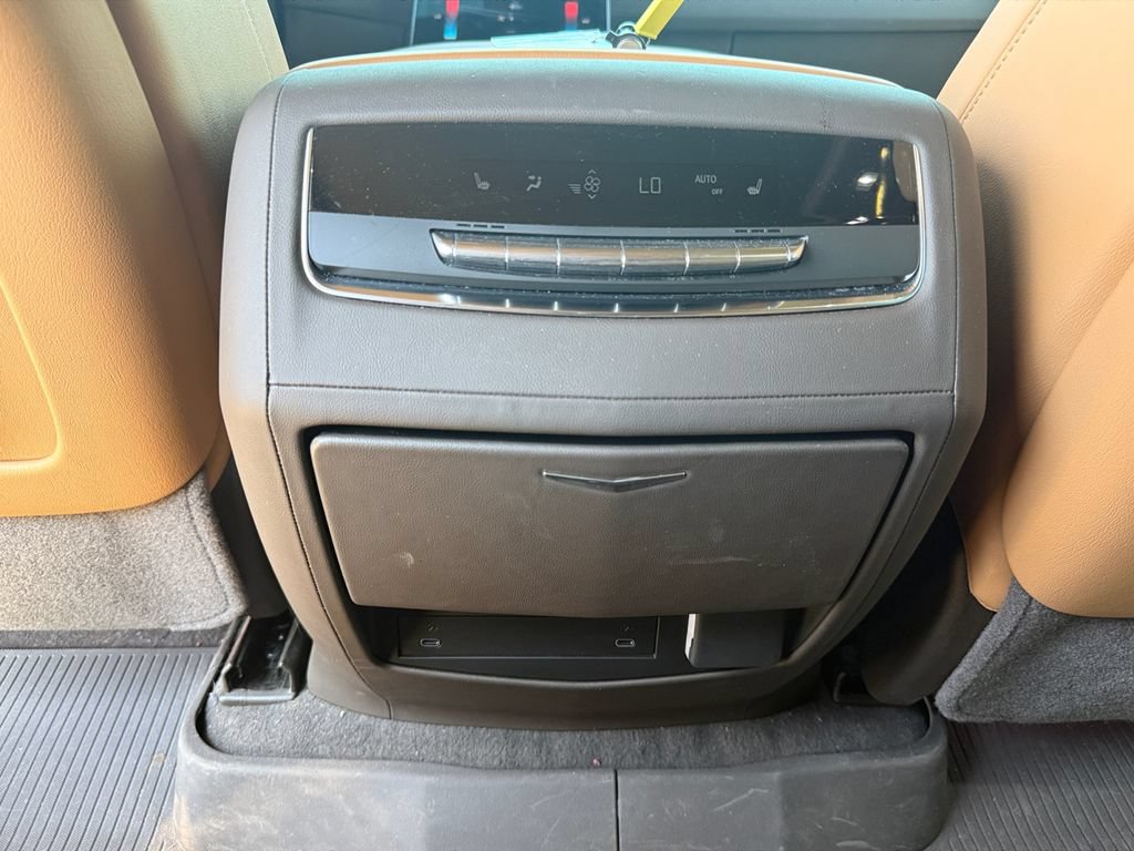Used 2025 Cadillac Escalade Premium Luxury AWD/4WD image 38