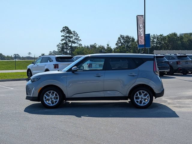 Used 2025 Kia Soul LX w/ LX Technology Package FWD image 2