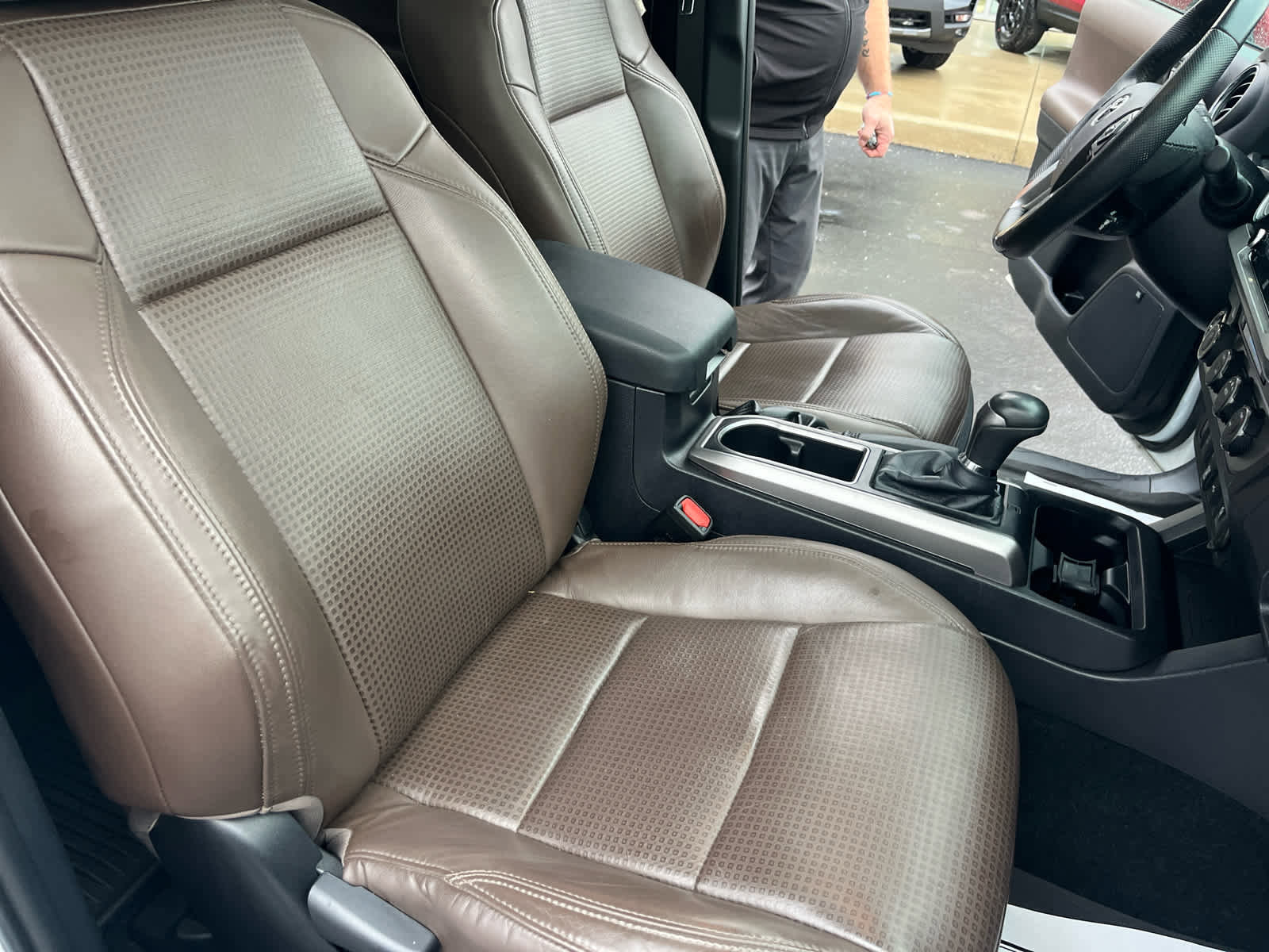 Used 2020 Toyota Tacoma Limited image 38