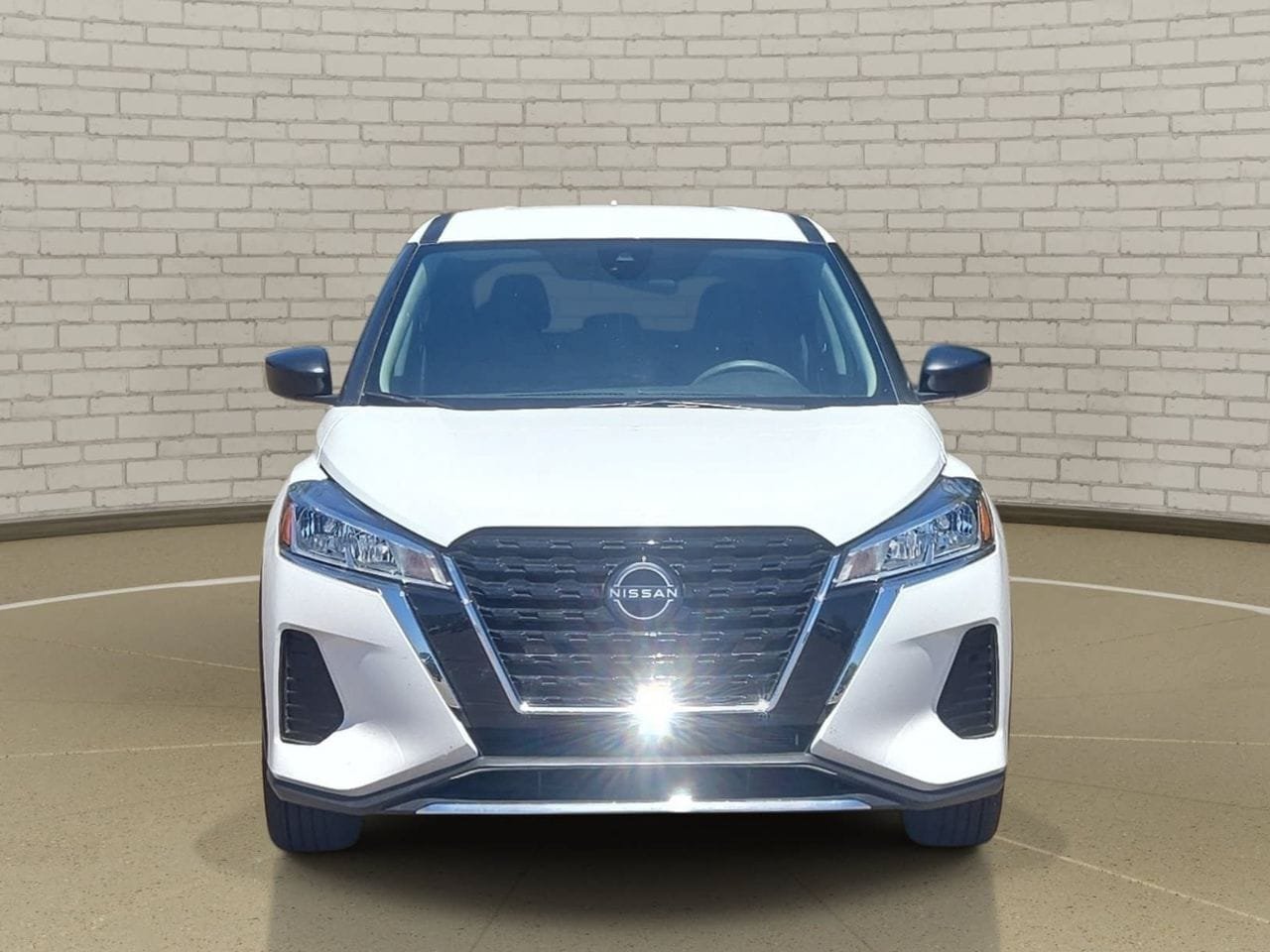 Used 2025 Nissan Kicks Play S FWD image 2