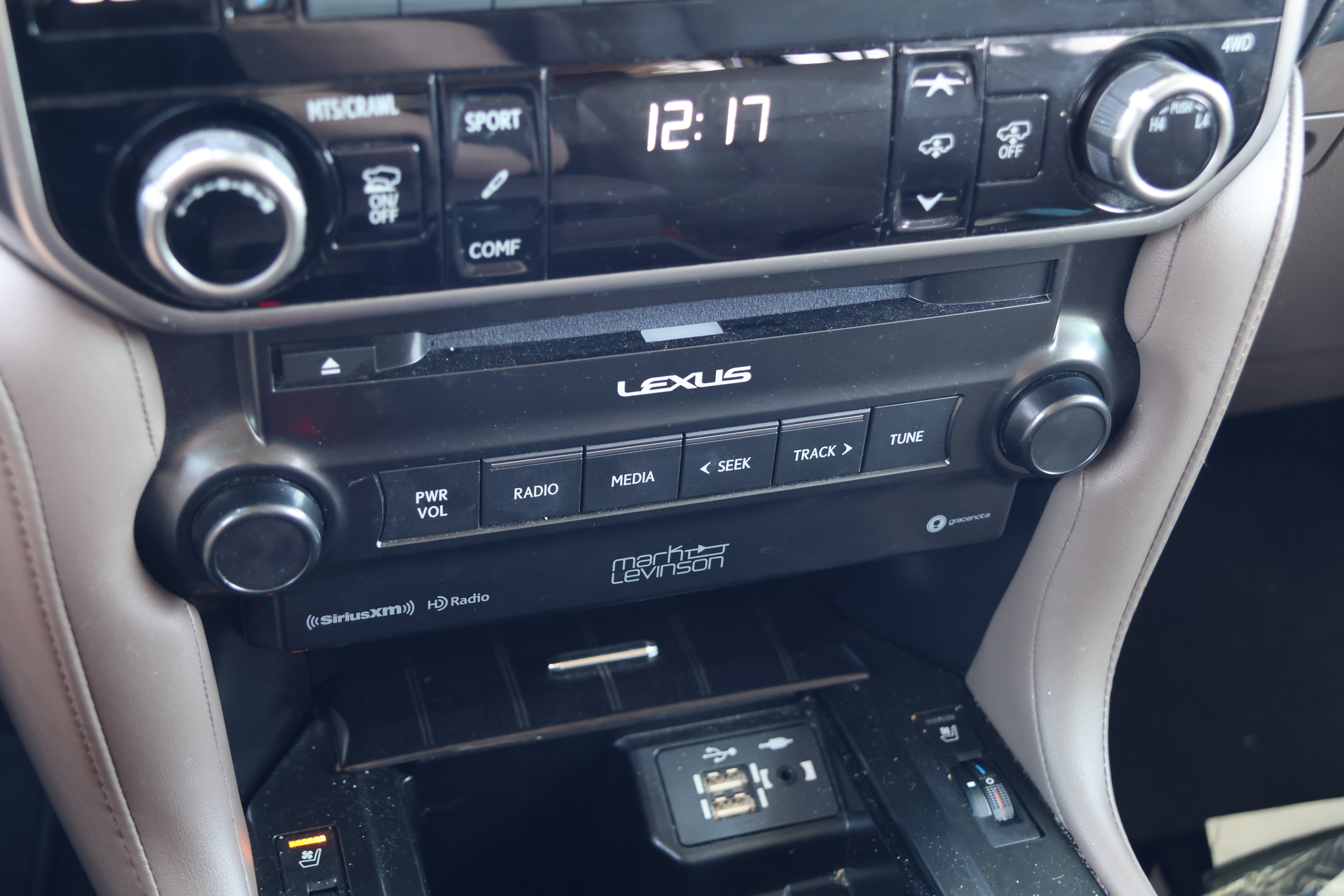 Used 2023 Lexus GX 460 Luxury w/ Sport Design Package AWD/4WD image 24