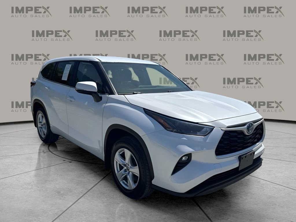 Used 2023 Toyota Highlander LE image 7