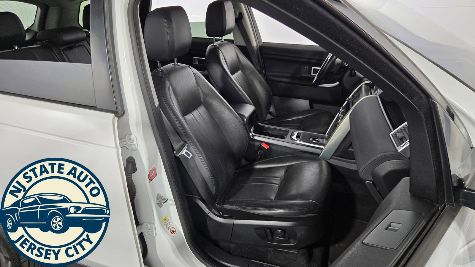 Used 2019 Land Rover Discovery Sport HSE AWD/4WD image 34
