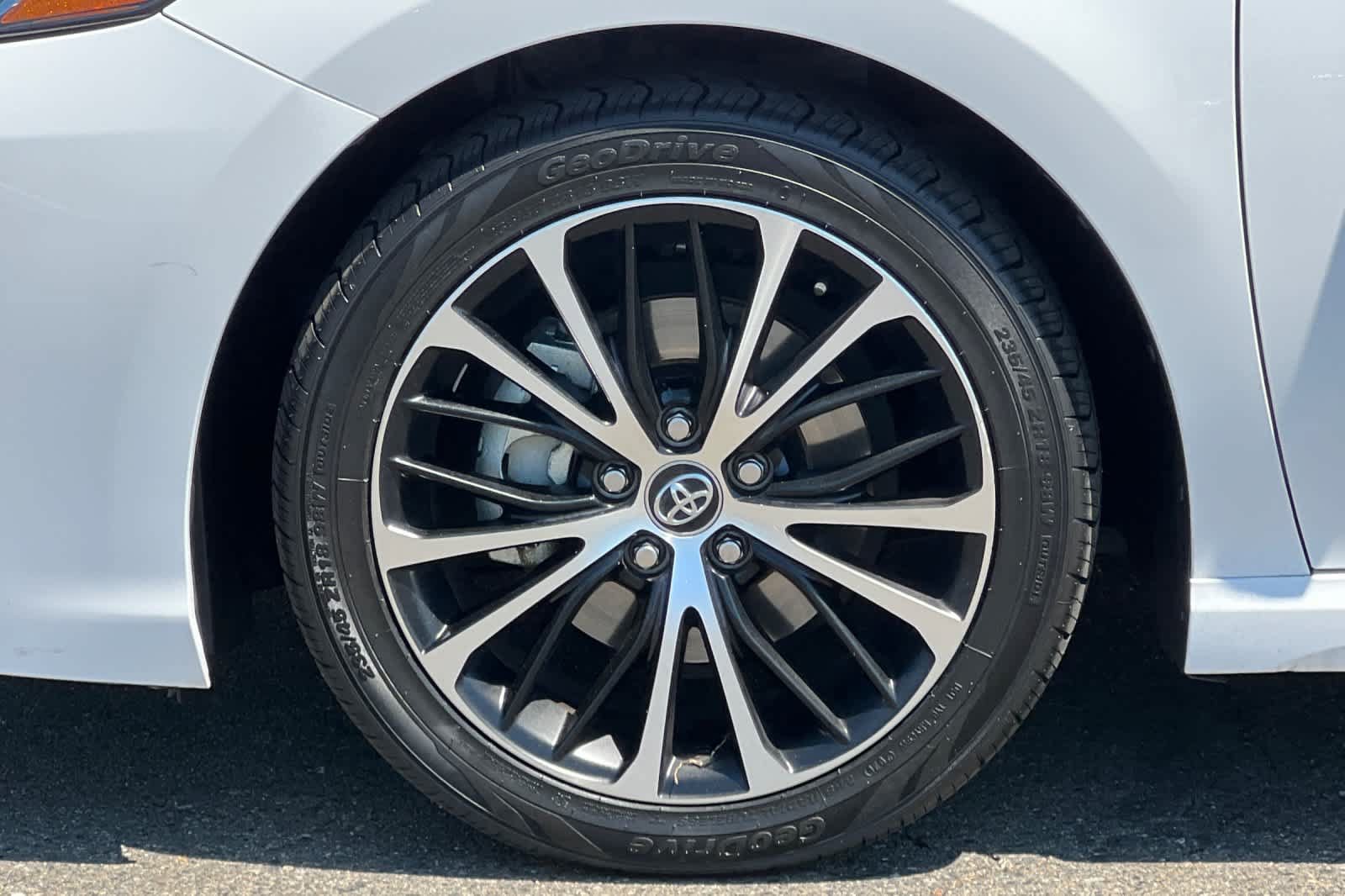 Used 2020 Toyota Camry SE w/ Carpet Mat Package FWD image 28