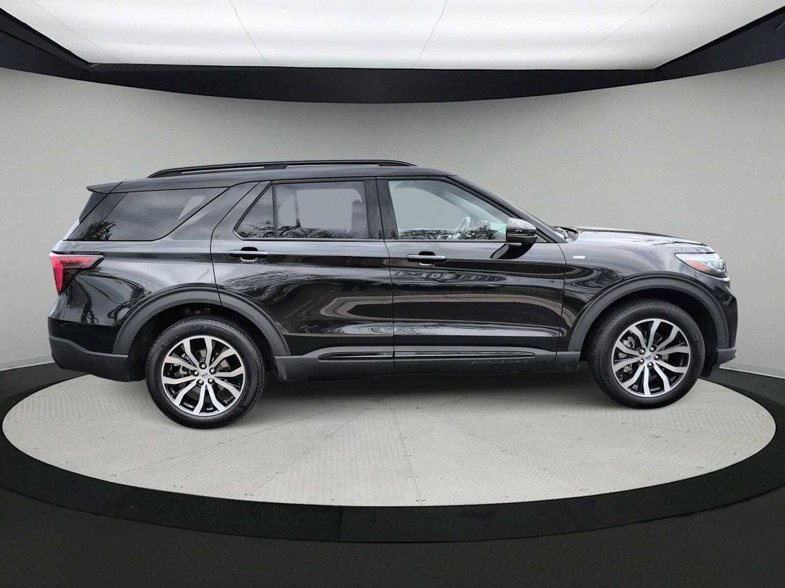 Used 2025 Ford Explorer ST-Line AWD/4WD image 9