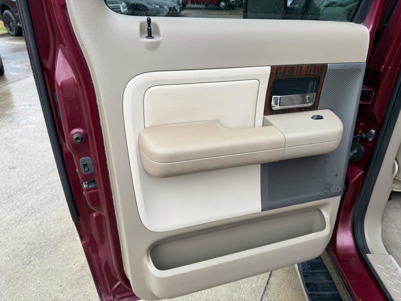 Used 2006 Lincoln Mark LT 2WD image 23