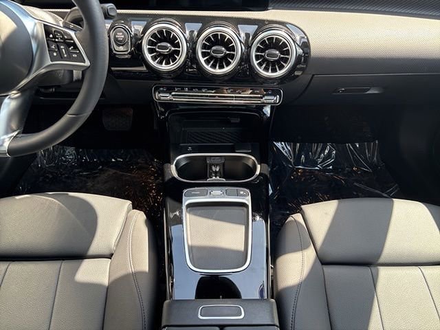Used 2025 Mercedes-Benz CLA 250 4MATIC image 26